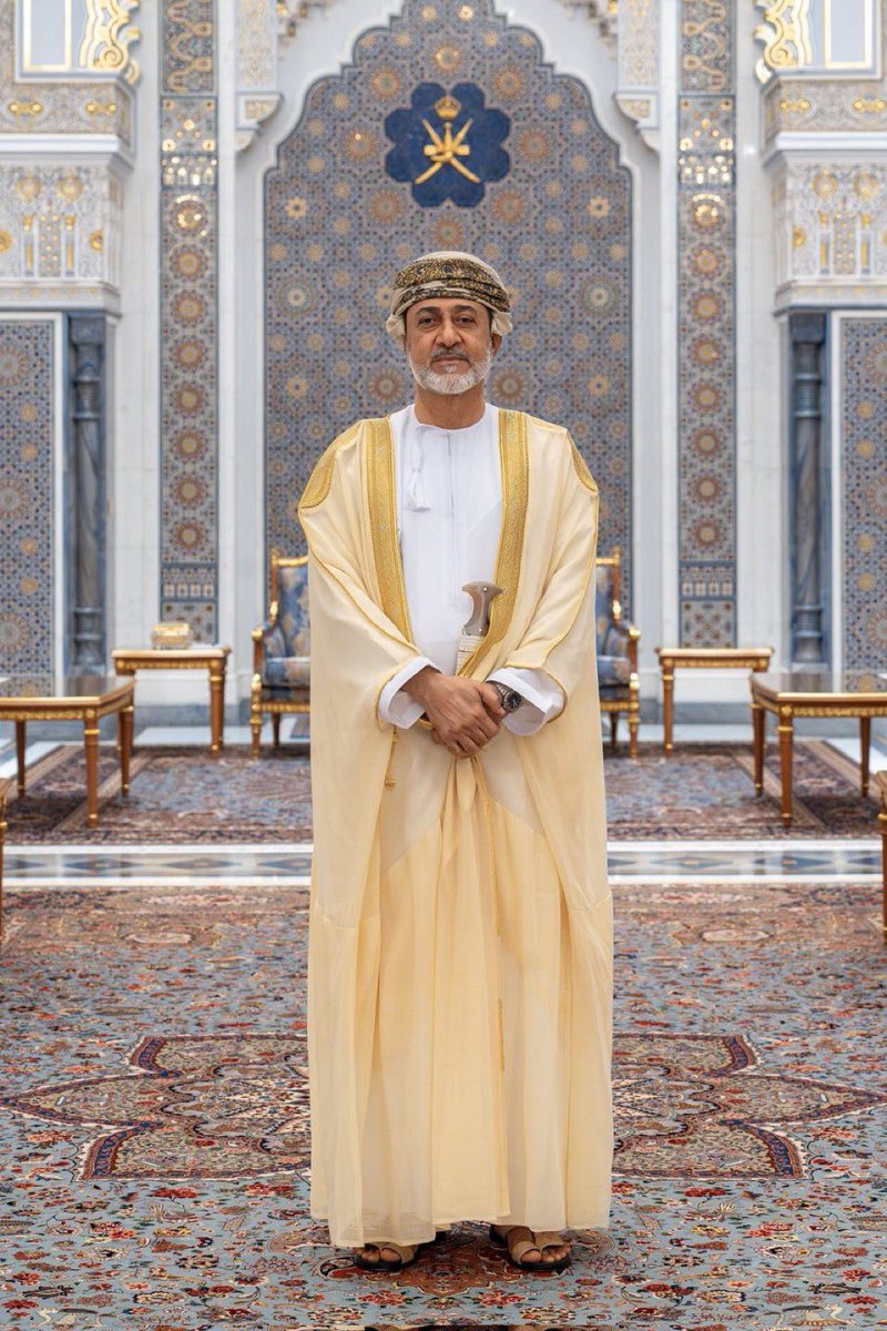 #السلطان_هيثم_بن_طارق
اللهم إحفظ سلطاننا #هيثم 
وسدد إلى طريق الخير خطاه..🌷