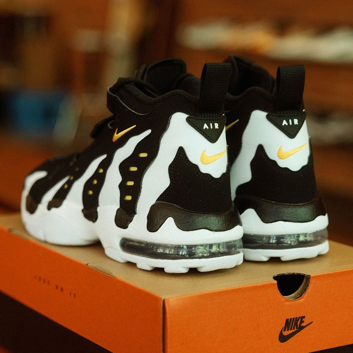 KicksFinder's tweet image. Ad: MORE SIZES ADDED via Footlocker
Nike Air DT Max '96 "Black/Varsity Maize/White"

&amp;gt;&amp;gt; bit.ly/3z2xhow