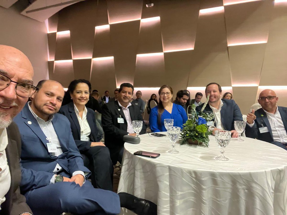 En <a href="/HolcimEcuador/">Holcim Ecuador</a> nos sentimos muy halagados por recibir 2 Reconocimientos del #ConsejoEcuatorianodeEdificacionSustentable por el ahorro de 157,500 Ton de CO2 y por el Proyecto Hydromedia/Concreto Permeable en conjunto con <a href="/PlastigamaWavin/">Plastigama Wavin</a> y #Rising Sun . Construimos Progreso !