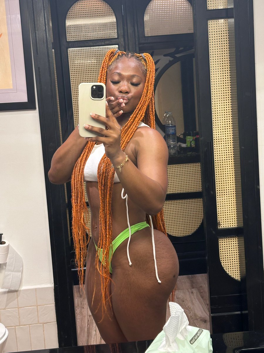 lifeewralphy's tweet photo. Everything is better on vacay🧚🏾‍♂️ https://t.co/SHDL9ygfkV