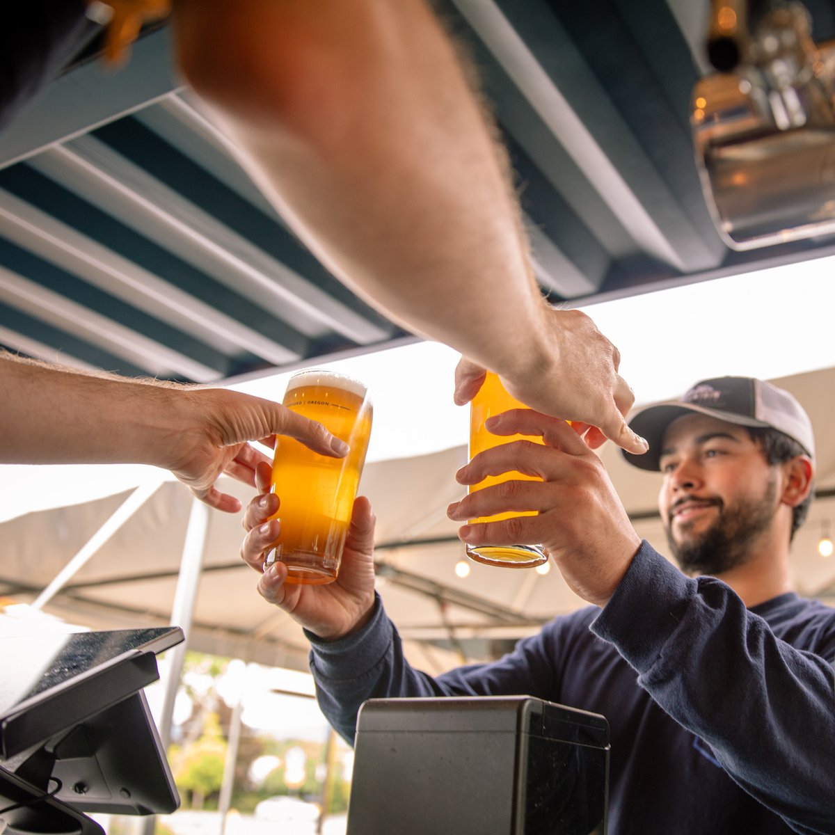 CommonBlockBrew's tweet image. One for you, one for Dad. 🍻
Happy #FathersDay weekend! Come raise a glass with the man, the myth, the legend...Open 11am to 9pm in downtown Klamath Falls and Medford all weekend.