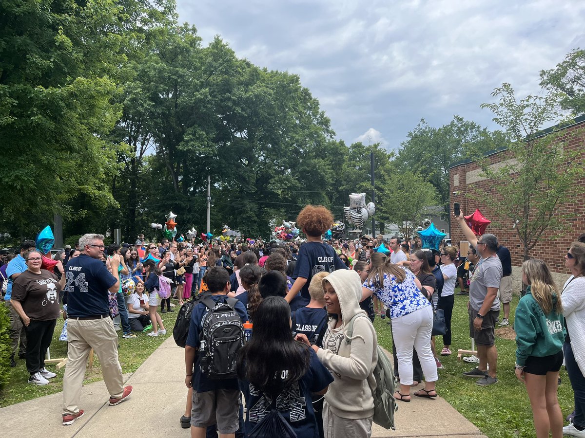 DunellenPS's tweet image. Congrats @jpfaberschool 5th grade students! A fun clap-out to send you on your way to @DunellenLMS!