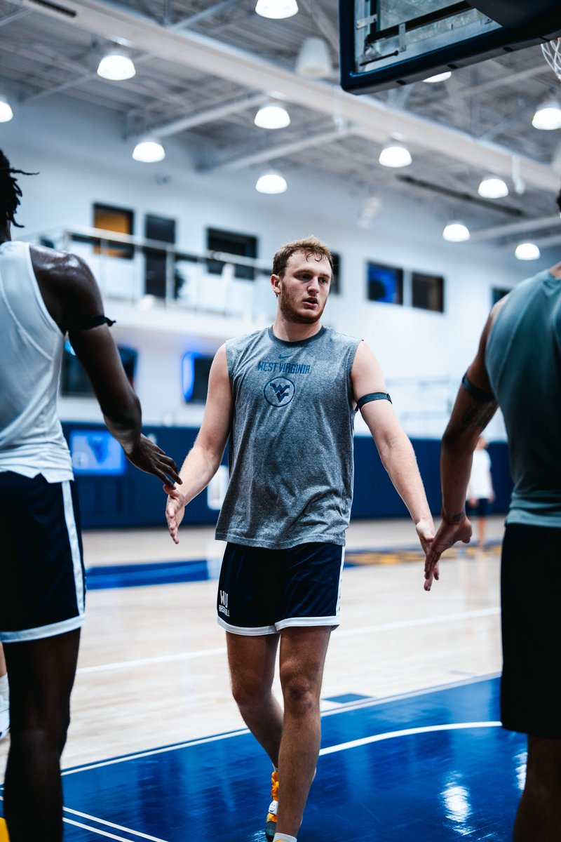 WVUhoops's tweet photo. Work → Weekend https://t.co/cHDJ7ThjbM