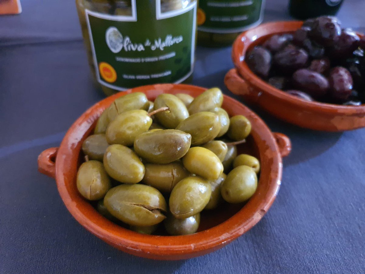Conselleria d'Agricultura, Pesca i Medi Natural (@agriculturagoib) on Twitter photo El conseller Simonet ha participat en la I Jornada d'Oliva de Mallorca
Organitzada per <a href="/OlivadeMallorca/">Oliva de Mallorca</a>, els assistents han escoltat l'experiència de l'olivicultor Felip Martí, i la conversa sobre olivar ecològic de muntanya entre Miquel Gual i l'enginyer agrícola Manuel Bueno El conseller Simonet ha participat en la I Jornada d'Oliva de Mallorca
Organitzada per <a href="/OlivadeMallorca/">Oliva de Mallorca</a>, els assistents han escoltat l'experiència de l'olivicultor Felip Martí, i la conversa sobre olivar ecològic de muntanya entre Miquel Gual i l'enginyer agrícola Manuel Bueno