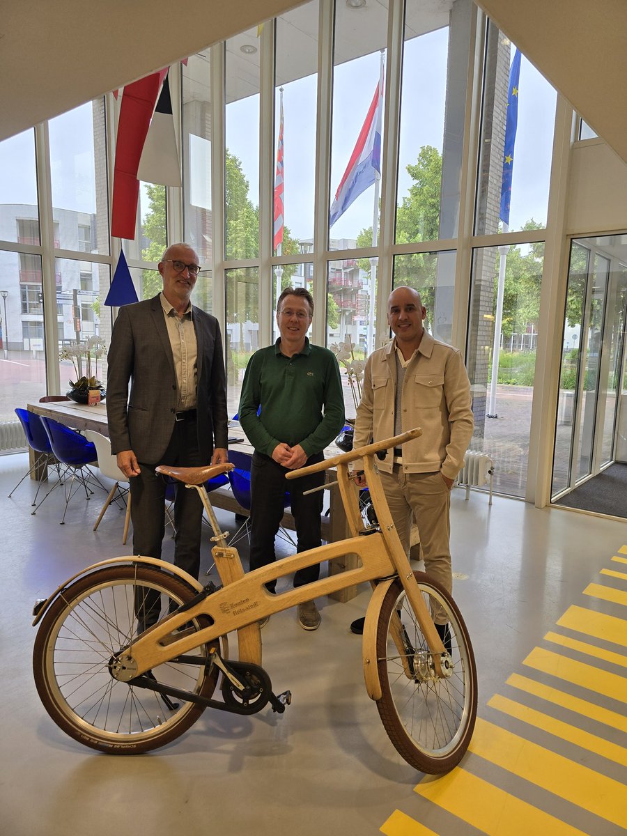 Op bezoek geweest bij <a href="/gemHouten/">Gemeente Houten</a>
, heeft weer goed gescoord als fietsgemeente-2024. We hebben een goed gesprek kunnen voeren met Andre Botermans of Gemeente Houten 'best practices' kan delen met Gemeente Amstelveen.
<a href="/MennovanLeeuwen/">Menno van Leeuwen</a>
fietsersbond.nl/fietsgemeente-…