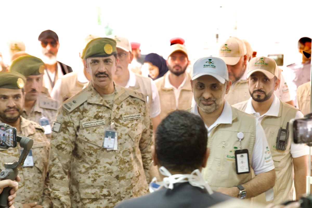 modgovksa's tweet photo. معالي وزير الصحة الأستاذ فهد الجلاجل يزور مستشفى القوات المسلحة الرئيسي في مشعر #منى التابع للخدمات الصحية بـ #وزارة_الدفاع، ويطّلع على تجهيزاته ومعداته الطبية المتطورة لتقديم الرعاية الصحية لضيوف الرحمن.

#يسر_وطمأنينة https://t.co/dpyOYPBIo2