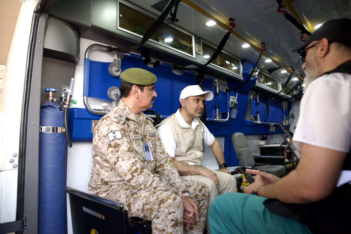 modgovksa's tweet photo. معالي وزير الصحة الأستاذ فهد الجلاجل يزور مستشفى القوات المسلحة الرئيسي في مشعر #منى التابع للخدمات الصحية بـ #وزارة_الدفاع، ويطّلع على تجهيزاته ومعداته الطبية المتطورة لتقديم الرعاية الصحية لضيوف الرحمن.

#يسر_وطمأنينة https://t.co/dpyOYPBIo2