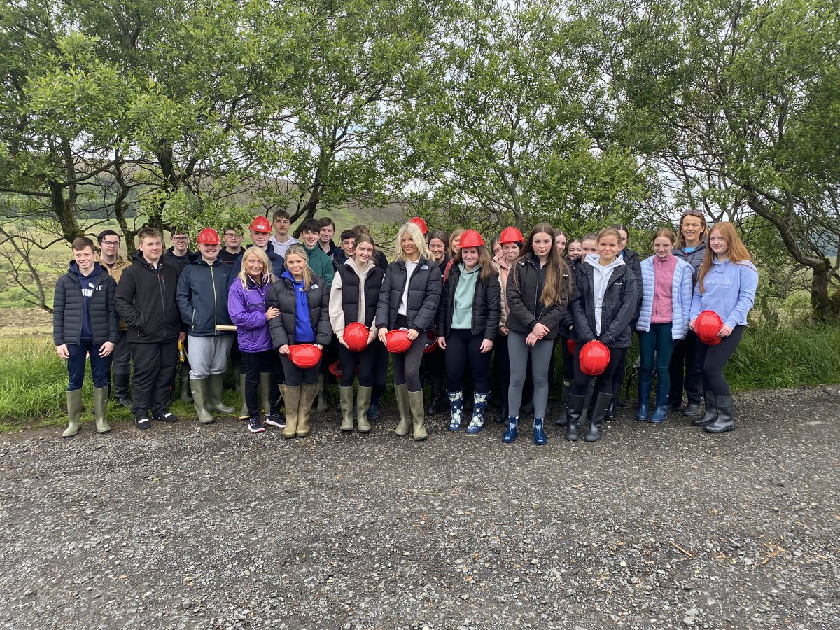 Spxgeography's tweet photo. GCSE Geography Year 11 - a great day of fieldwork &amp; the sun made an appearance! @spxcollege @PrincipalPiusX @spxks4 https://t.co/Vlld5AqWsZ