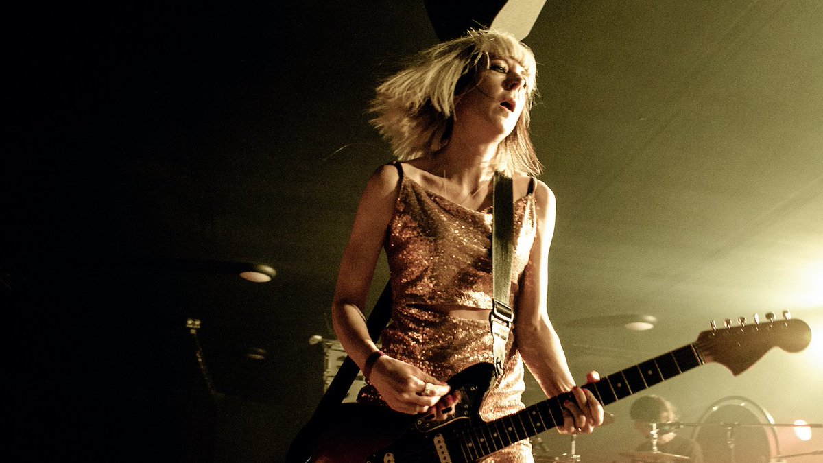 "Those who want to party come to the front and those who just want to look at me and be entertained can go to the back, 'cos that's not what we're about as a band," <a href="/TheLovelyEggs/">The Lovely Eggs 🥚 📺</a> LIVE <a href="/EartHackney/">EartH</a>: mattcatchpole.com/gig-review-the…