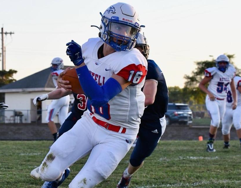 JayhawkSlant's tweet photo. Nobody can question the toughness from Brandon Schmelzle (@Brandonschmelz1). He won the state title in the long jump on a broken foot. 

Schmelzle will be in a boot this weekend at KU, but he's looking forward to his official visit. #kufball

LINK:
https://t.co/sPYw3pEgNw https://t.co/Dbiitt75DD