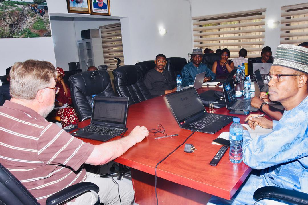 Solid_Min_Dev's tweet photo. **SMDF Enhances Skills in Remote Sensing**

The workshop held on 13-06-24 to train staff, following an MoU with GeoScan GmbH.
The workshop was led by Neil Pendock .
The approach aims to boost Nigeria's mineral exploration, reduce cost &amp; improve data accuracy. 
#SMDF https://t.co/vfjGMCoRSj