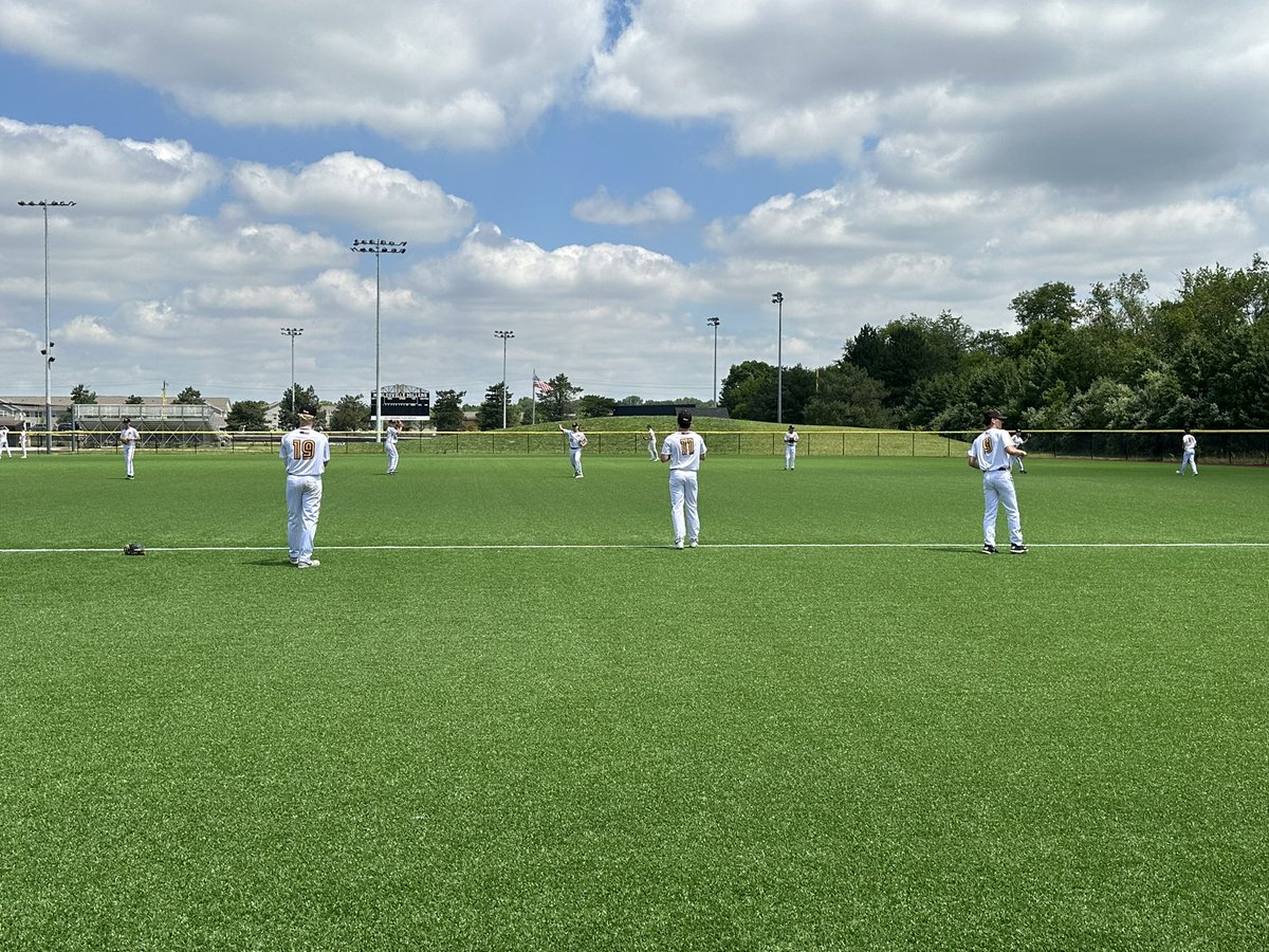 16 Gold getting ready to roll after finishing up at midnight with a 2-1 W against Team Elite Premiere (MI) to move to 3-1 at the <a href="/Bullpenevents/">Bullpen Tournaments</a> MPL Showcase in Indianapolis 
#dawgsfamily #compete #areyounext