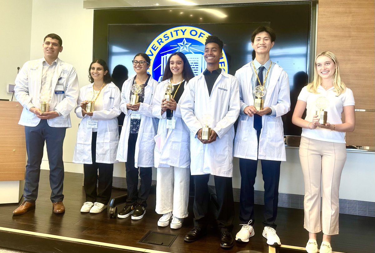 Congratulations to UCI Summer Surgeons golden lightbulb winners team Da vinci whose innovation project was SurgiGrip!  Amazing innovation and teamwork!