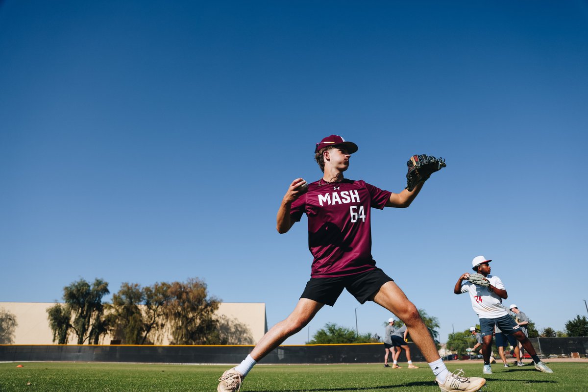 USABaseCoach's tweet photo. Putting in the extra work 💪

In between @USABChamps_AZ tournament game days, 17U teams have the opportunity to develop their skills with the help of USA Baseball Task Force. Today's classroom:📍Peoria, AZ https://t.co/UmIPe2IDBL
