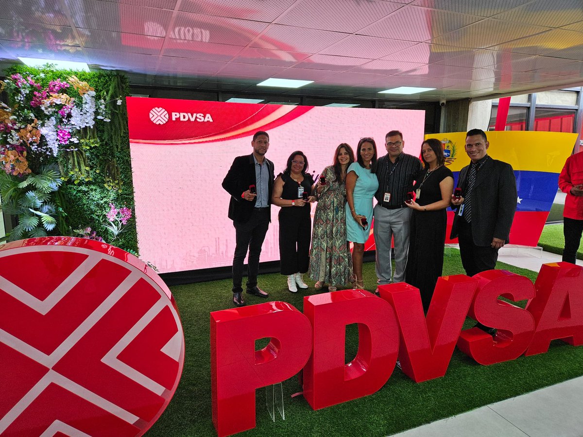 Desde el Auditorio del Complejo MinPetróleo - PDVSA, 900 Trabajadores y Trabajadoras de la industria petrolera, recibieron emblemas por 10 a 30 años de servicio, esta actividad se llevó a cabo desde el día martes 11 hasta el jueves 13 de junio.
