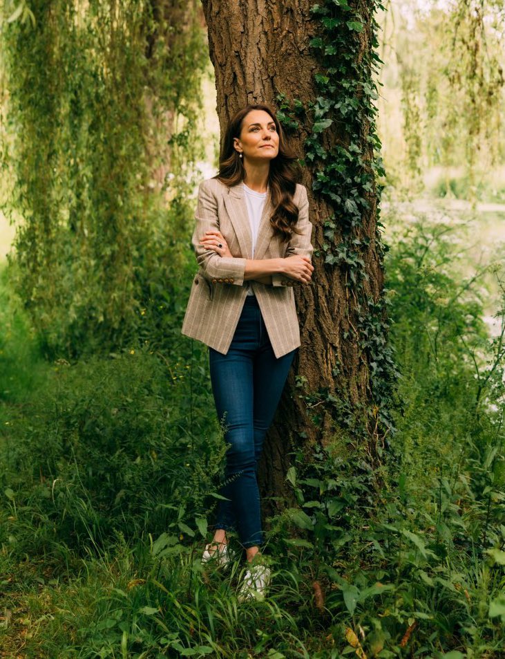 Her Royal Highness looks incredible 

How long until Sussex shits claim this photo is a fake 😜😜