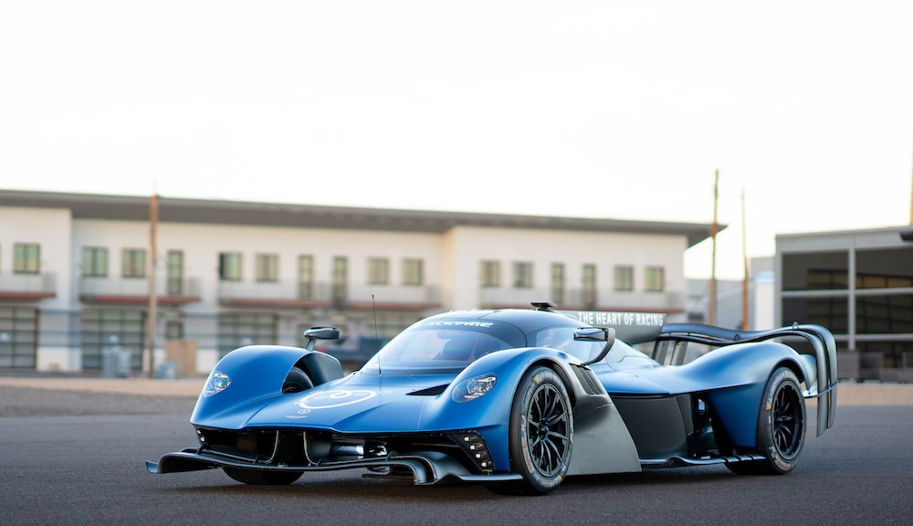 Flyin18T's tweet photo. #ApexMotorClub Newey-designed rocketship on track at Apex https://t.co/XkyvHlrJAY https://t.co/oFM7TIkGO1