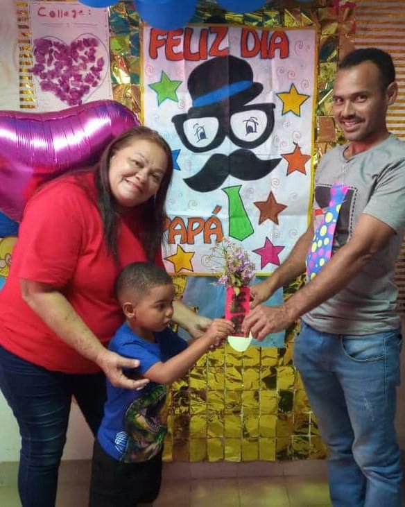 Conversatorio sobre el día mundial del donante de sangre y compartir con los padres de los niños y niñas hospitalizados en el CEH Dr. Manuel Felipe Flores, fueron las actividades realizadas en el centro de salud.
#FrnsEdoBolívar
#VenezuelaYSuGenteBella
<a href="/FNNSimon/">Fund. El Niño Simón</a>
<a href="/YajairaApsuv/">Yajaira Arocha</a>