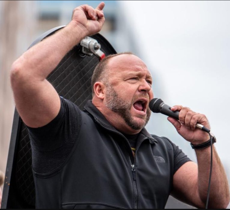 Liz Churchill tweet media