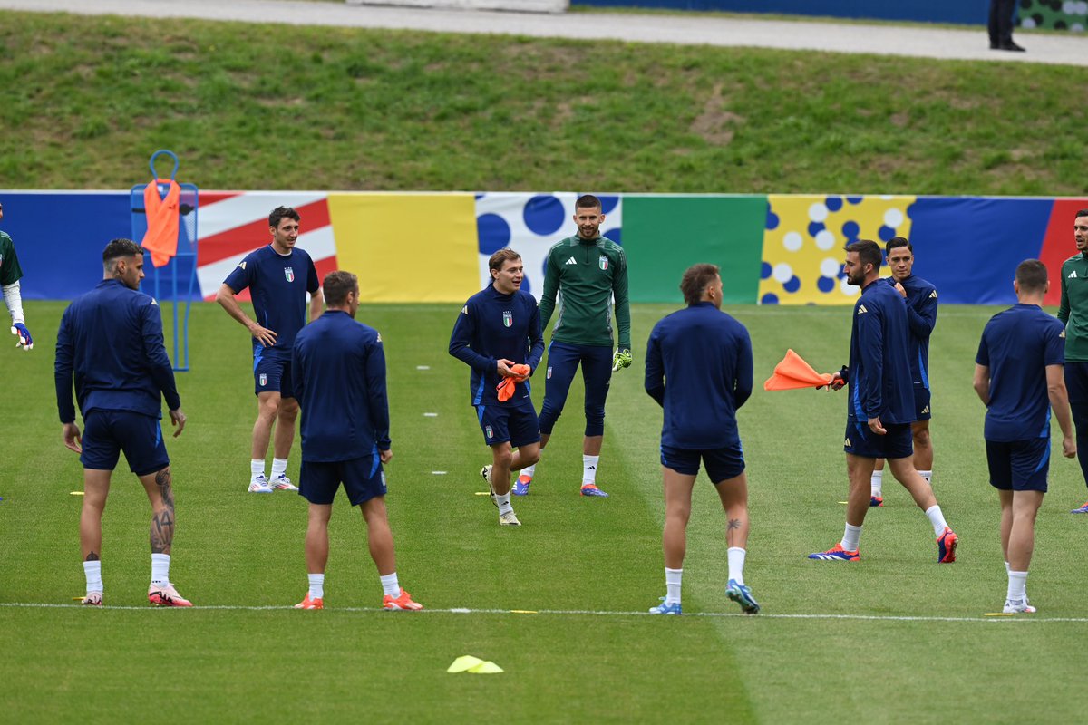Azzurri's tweet photo. 𝑹𝒊𝒇𝒊𝒏𝒊𝒕𝒖𝒓𝒂 🔓💙🔜 #ItaliaAlbania

#EURO2024
#Nazionale 🇮🇹 #Azzurri #VivoAzzurro https://t.co/VCsmjkLv7a