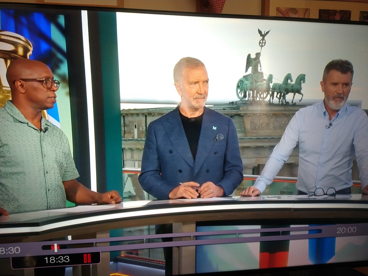 SimonTudor3's tweet photo. @ITVSport #euro2024 There could be the start of a joke here. An Englishman, Irishman.... https://t.co/S8cfWJNfsj