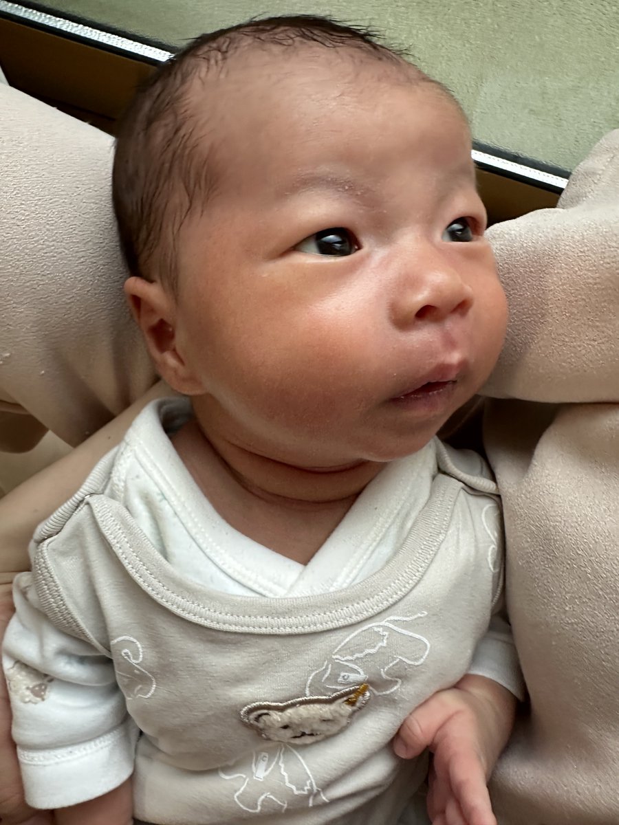 kajupdm's tweet photo. 第一子爆誕してから育児休暇中ですが、日々妻と協力しながら、楽しく育児に励んでます。

お揃いのスニーカー履くのが直近の憧れです笑 https://t.co/Y98PT7O6lO