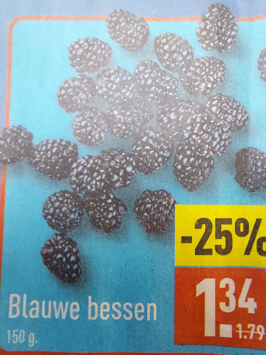 Poezenvoer's tweet photo. Nieuw soort bessen. https://t.co/NrP9WfPCCS