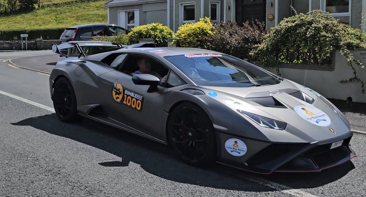 DolDeBie's tweet photo. I think the whole of my local area won the lotto & treated themselves to a few Ferrari's #bumblebee1000 https://t.co/SiuzdNPJGF