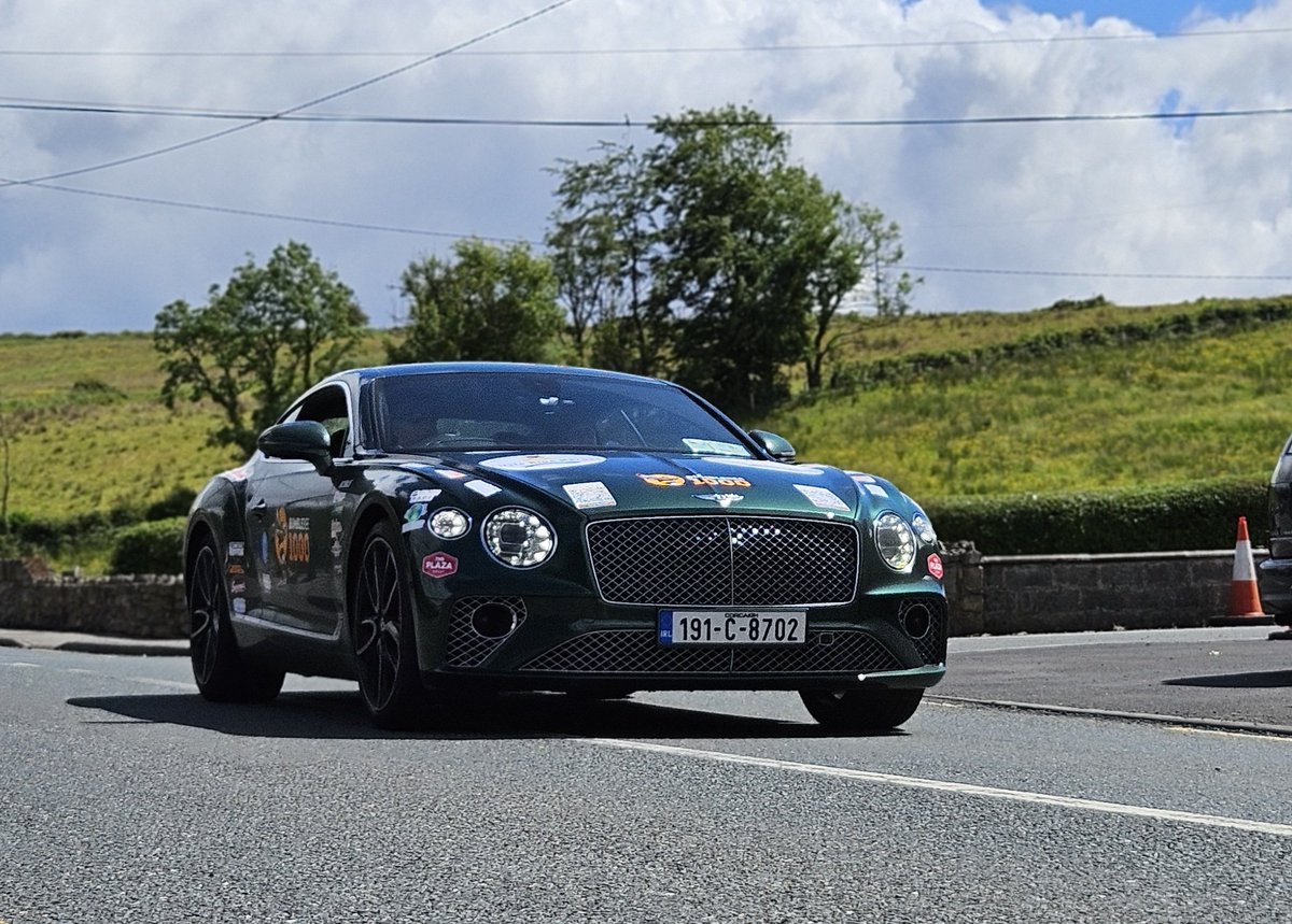 DolDeBie's tweet photo. I think the whole of my local area won the lotto & treated themselves to a few Ferrari's #bumblebee1000 https://t.co/SiuzdNPJGF