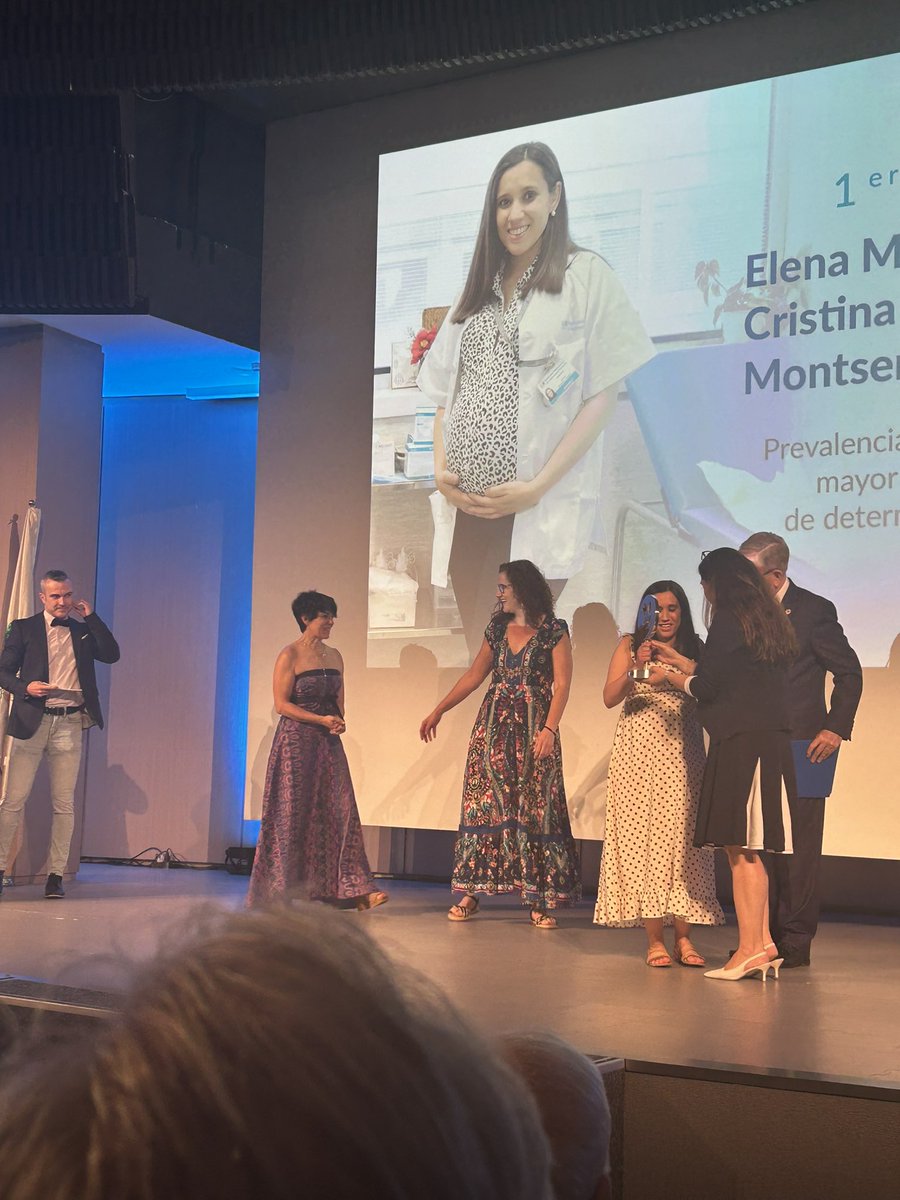 Primer #premiosCODEM2024 para <a href="/MorcilloElena/">Elena.Morcillo</a> <a href="/montsolis282/">Montserrat Solís</a> , con un estudio sobre Prevalencia de fragilidad en población mayor basada en determinantes de salud .
👩‍🎓Ciencia enfermera bien hecha
🩺determinantes de salud y fragilidad hecho por enfermeras
Felicidades !