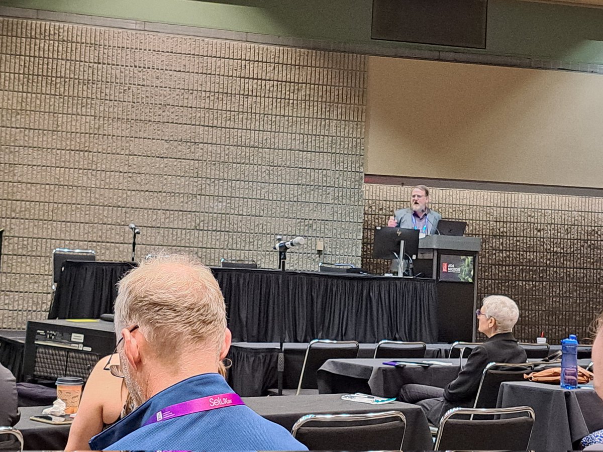 GermJuggler's tweet photo. Great presentation by #LeeHughes on his career path and his experience with the #SEAPhages program. #ASMicrobe @ASMicrobiology #CarskiAwardLecture https://t.co/rrx4U2nJOL