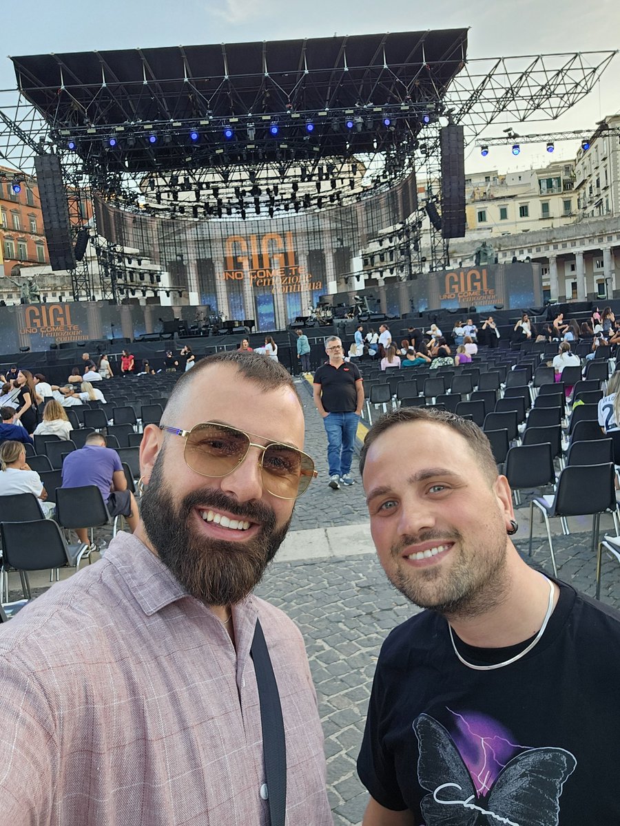 FrancescoNuci94's tweet photo. @_GigiDAlessio_ dalla Sicilia, ti aspettiamo 😍 https://t.co/YfoxNRYhGk