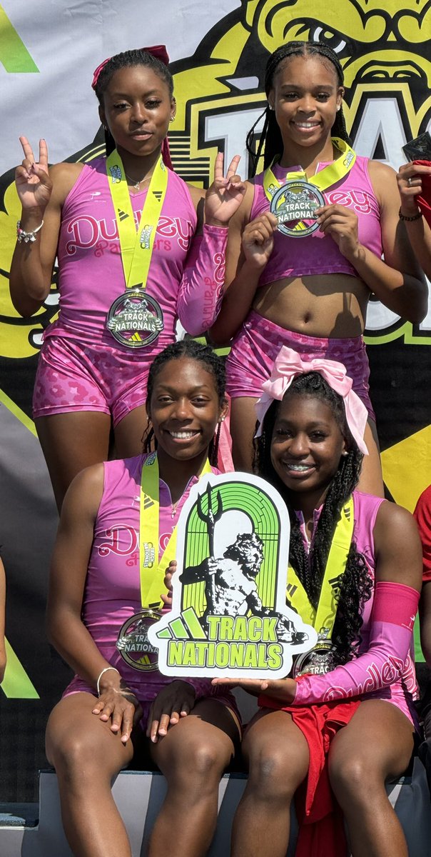 Rankin-Crowder-Johnson-Brown placed 2nd in the girls SHR today at Adidas Nationals, breaking the school record with a new SB of 5️⃣9️⃣.4️⃣4️⃣ 🩷⚡️