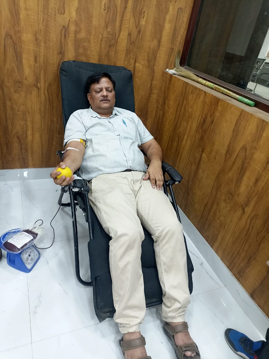 DCP_SHAHDARA's tweet image. “Be Bold, Be Brave: Donate Blood”

🔸Your Blood Can Bring Hope into someone's life.On occasion of Blood Donation Day, a blood donation camp was organised at PS Seemapuri where police personnel came forward and donated their Blood for a better cause.
#blooddonate 
#BloodDonor