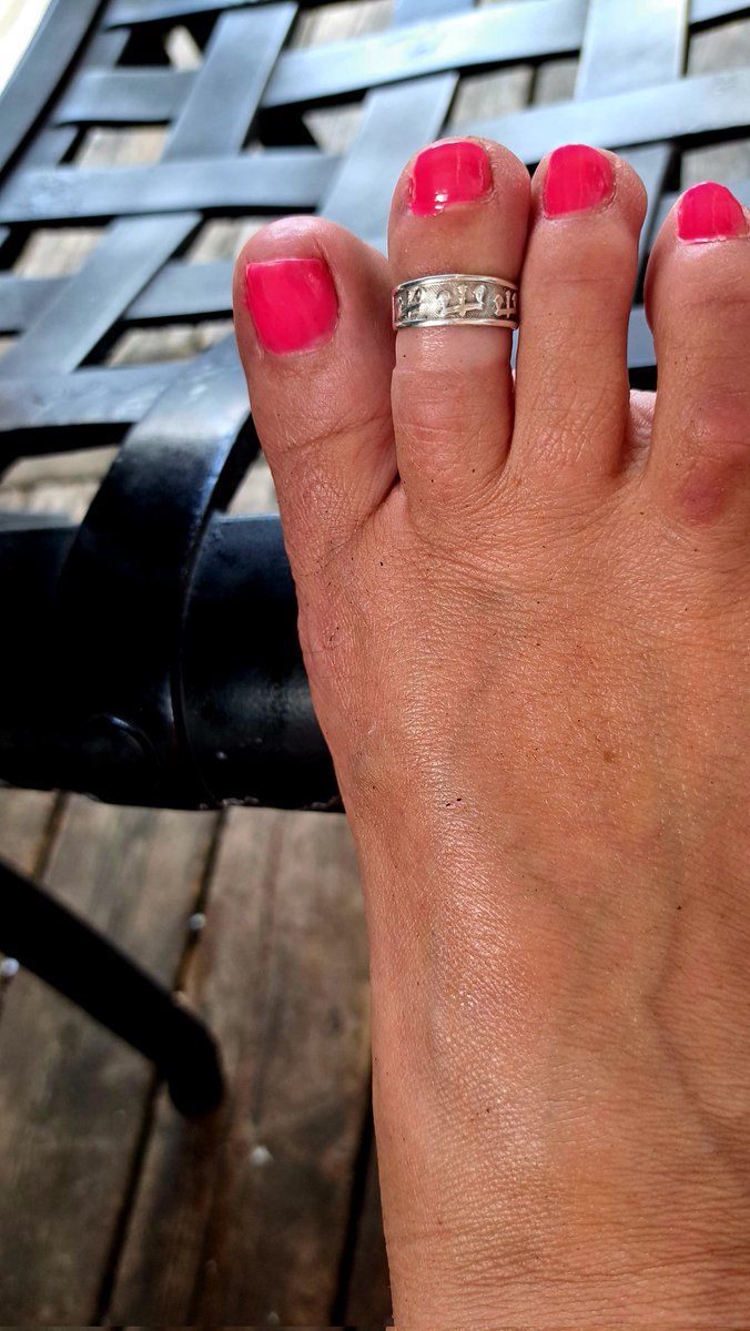 InkedDeviant's tweet image. Two days in the sun and toe ring tanline is starting...🤭

#tanline #browningup #backyardoasis #myhappyplace