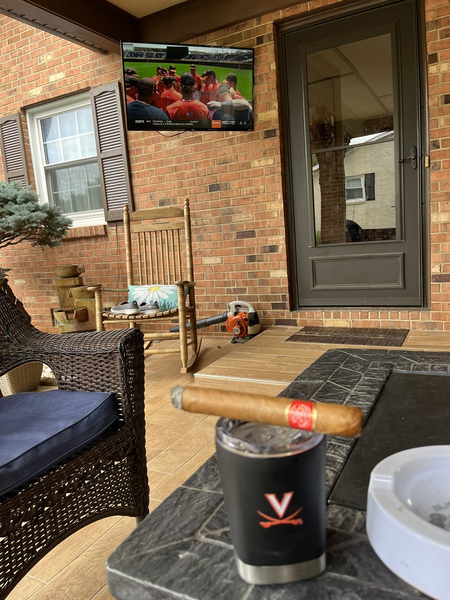 CaveHoo8's tweet photo. Got @realbenmcdonald on the call, couldn’t get much better than Hoos in Omaha! #GoHoos #OMAHOOS 🔷⚔️🔶 https://t.co/KH5YtVOwg6