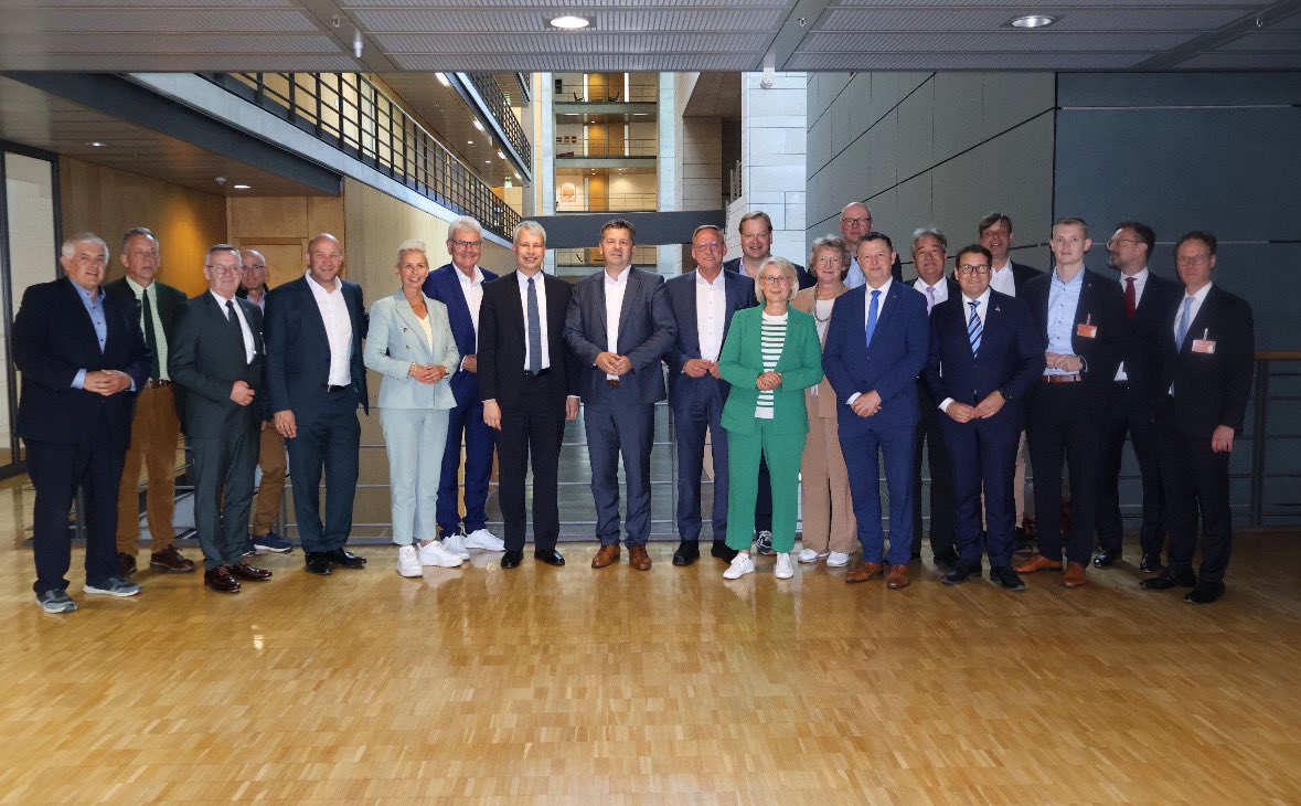 Unsere Landwirtschaftspolitiker führten intensive Gespräche mit den Landwirtschaftsministern von Hessen &amp; Sachsen-Anhalt &amp; Vertretern landwirtschaftlicher Verbände. Für uns ist klar: Wir müssen die land-&amp; forstwirtschaftlichen Betriebe ideologiefrei bei der Pflege der