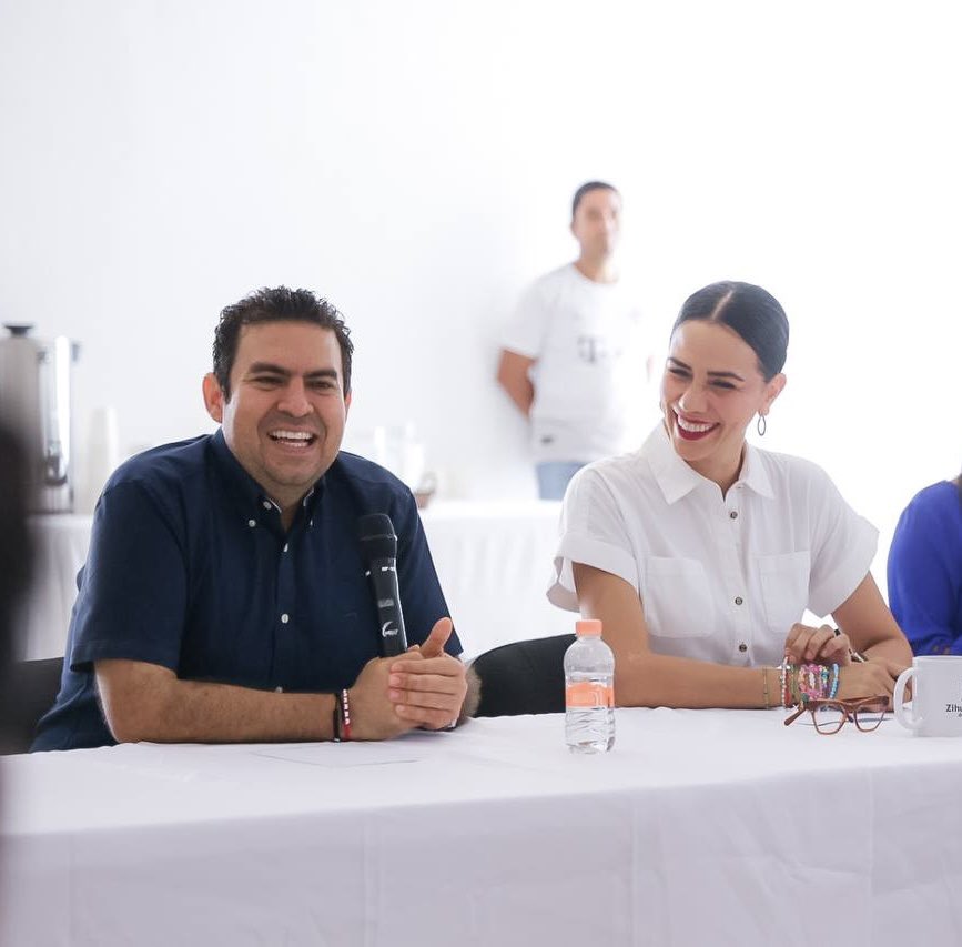 jorgexsa's tweet photo. Esta mañana tuvimos una reunión de trabajo con el Gabinete Ampliado y la Presidenta electa @LizetteTapiaC para poder cerrar e iniciar de manera ordenada y eficiente las administraciones saliente y entrante respectivamente. https://t.co/J0mbU8G0tQ