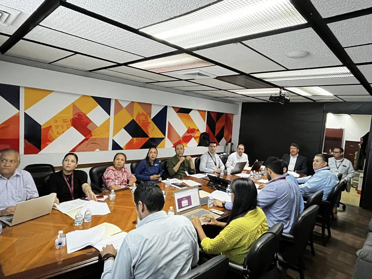 RodolfoMonrealA's tweet image. En compañía de mi equipo de la Coordinación de Desarrollo Tecnológico, recibimos a miembros del equipo de SATES para continuar trabajando en la modernización del sistema del Impuesto Predial Rústico Municipal (IPRM), buscando siempre el desarrollo tecnológico en el Estado. #DTyPE