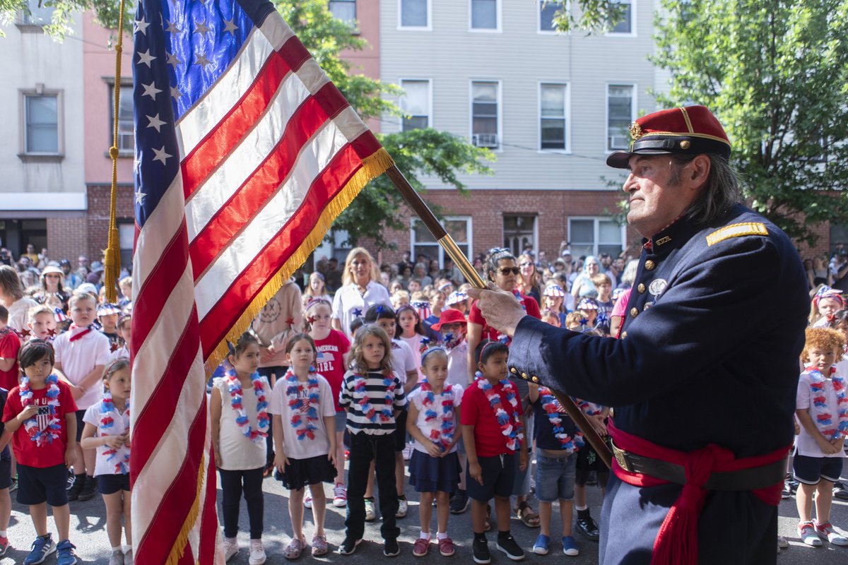 Council Member <a href="/LincolnRestler/">Lincoln Restler</a> attends Flag Day celebration at P.S. 34

flickr.com/gp/nyccouncil/…
