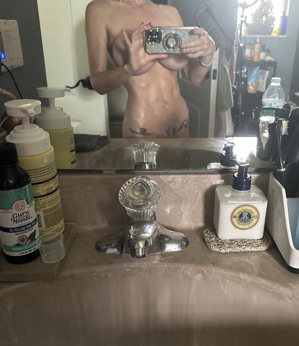 Stay hydrated people 💦   https://t.co/Wyg4fM1sgq https://t.co/bCBBZRZ8bI