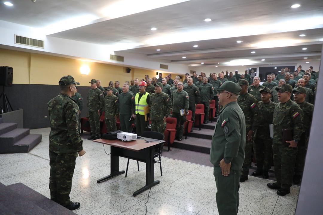 CEOFANBVE's tweet photo. 🔁 RT || GJ. @dhernandezlarez: #FANB eminentemente profesionales, garantes de la honra e independencia de la patria !

#IntegrarEsVencer https://t.co/h3N3LSpQK1
