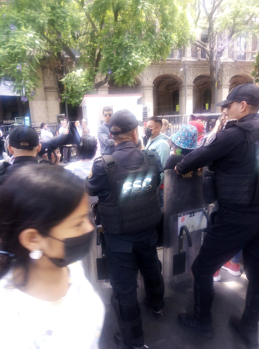 Alejand76809796's tweet photo. No cu. Ple derecho de audiencia MANDAR GRANADEROS A REPRIMIR  MANIFESTACION https://t.co/yRPPNH5g2M