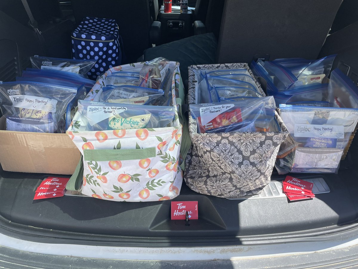 Michelle and Sarah are on the road today to spread some happy planting vibes! 🌱🚜

#ontag #cdnag #plant24 #spring24