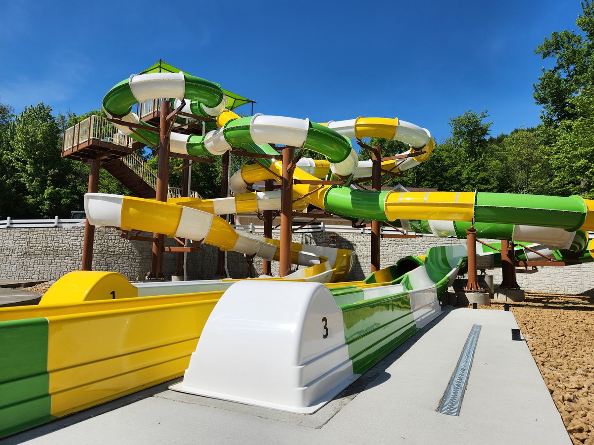 coasterchitchat's tweet photo. The all-new Moo Lagoon water play area has made a splash at @StoryLandNH! Guests can now enjoy farm-tastic fun in this new area, featuring a sprayground, a trio of slides, and other farm-themed amenities.
📸 Story Land
#storyland #storylandnh #moolagoon #nowopen https://t.co/kNpZQ7NROQ