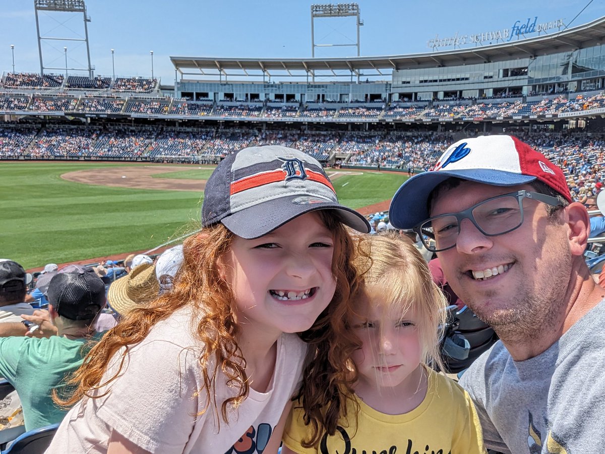 AviseRouseJJ2's tweet photo. @Buster_ESPN hop on the Ravy train to Omaha! #Bleachertweets https://t.co/6rlt5iFL1V