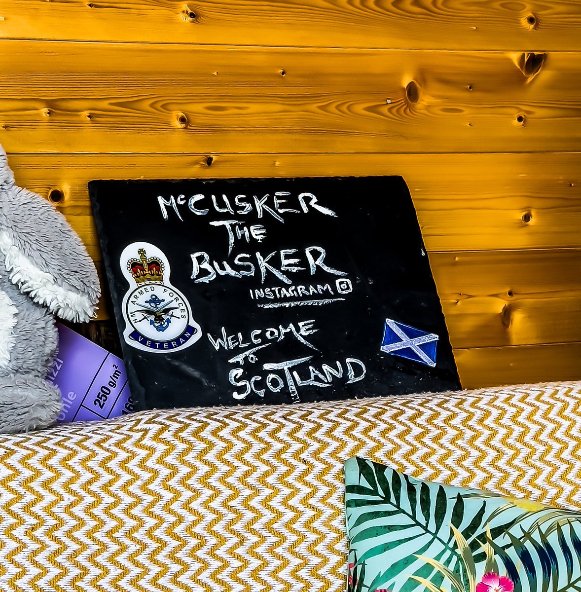 Thank you to the talented @mccuskerthebusker for letting me film him while he was rehearsing earlier ❤️🏴󠁧󠁢󠁳󠁣󠁴󠁿 
Give him a follow on instagram 
#bagpipes #visitscotland #visitcumbrae