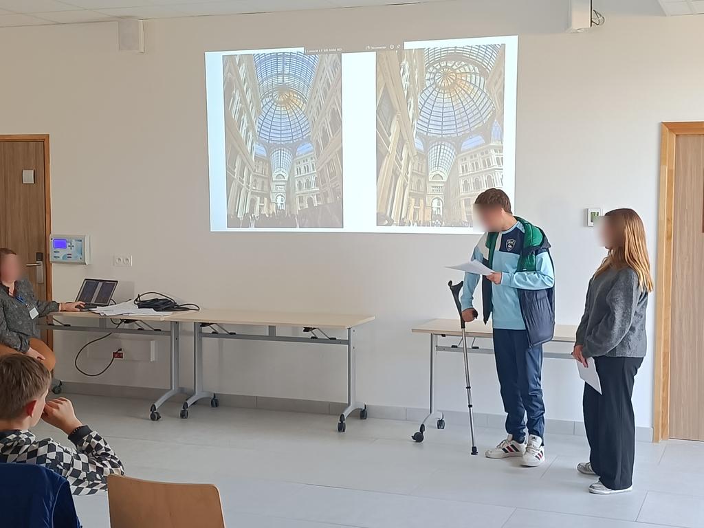 Restitution du séjour pédagogique en Italie : les élèves présentent des moments clefs du voyage devant leurs familles.
<a href="/ac_normandie/">Académie de Normandie</a> @MoncadaFra <a href="/Fmarchand_27/">Frédéric Marchand</a> <a href="/frguitard1/">Françoise Guitard</a>