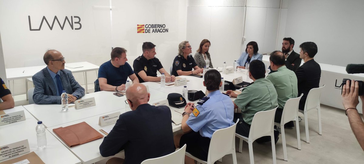 cmsusin's tweet photo. 🧑🏻🦳 Como previa al Día mundial de la toma de conciencia sobre el abuso en la vejez (15 de junio), el @laaab_es ha acogido la primera reunión del grupo de trabajo sobre prevención del #maltrato y el abuso económico a las personas #mayores
🔗 https://t.co/d1SDWbWiN4
#impulsando https://t.co/kNZPPFbMQi