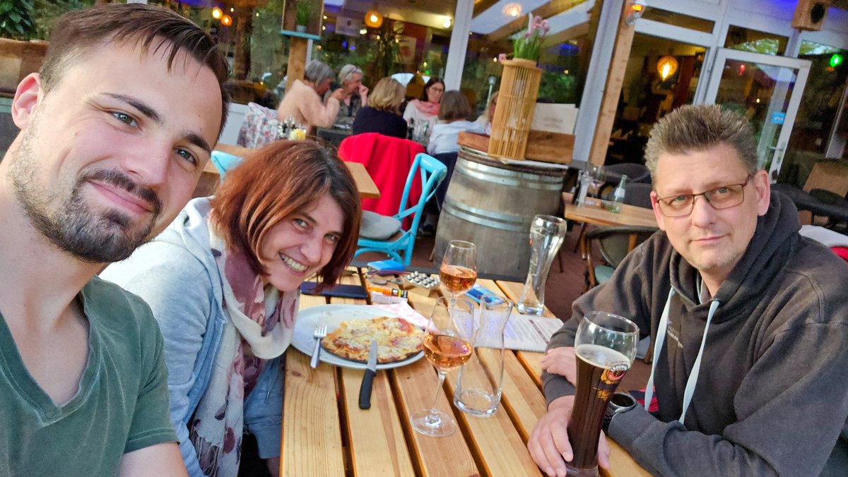 YZiener_PdH's tweet image. Erstes Offene Treffen der @PdH_NI @pdh_eu in Nienburg/Weser! Heute in der Osteria. Das nächste Mal? Vielleicht im Sarajevo? Und dann auf jeden Fall mit dir! Wir freuen uns :)